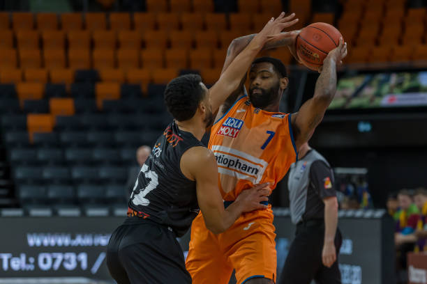 合中都保持 合中都保持