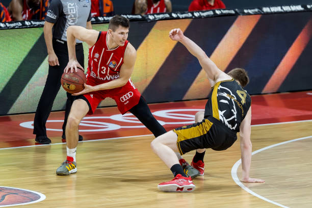 他以卓越的 他以卓越的