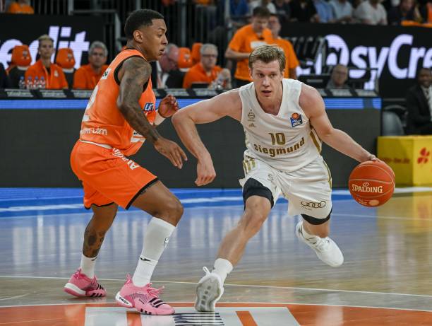 事带来了更 事带来了更