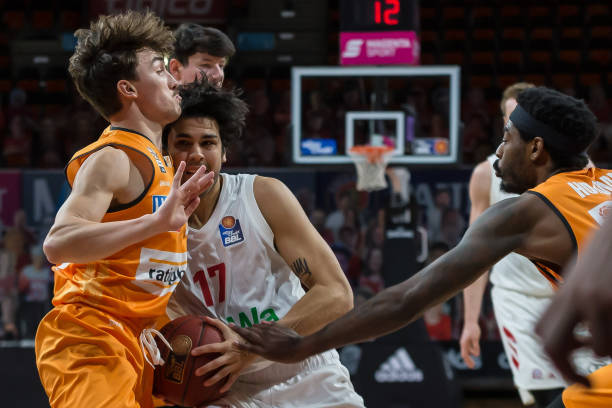 凭借这次出 凭借这次出