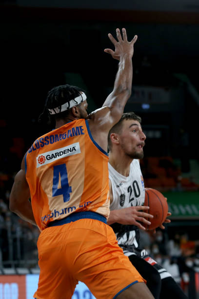 了不少悬念 了不少悬念